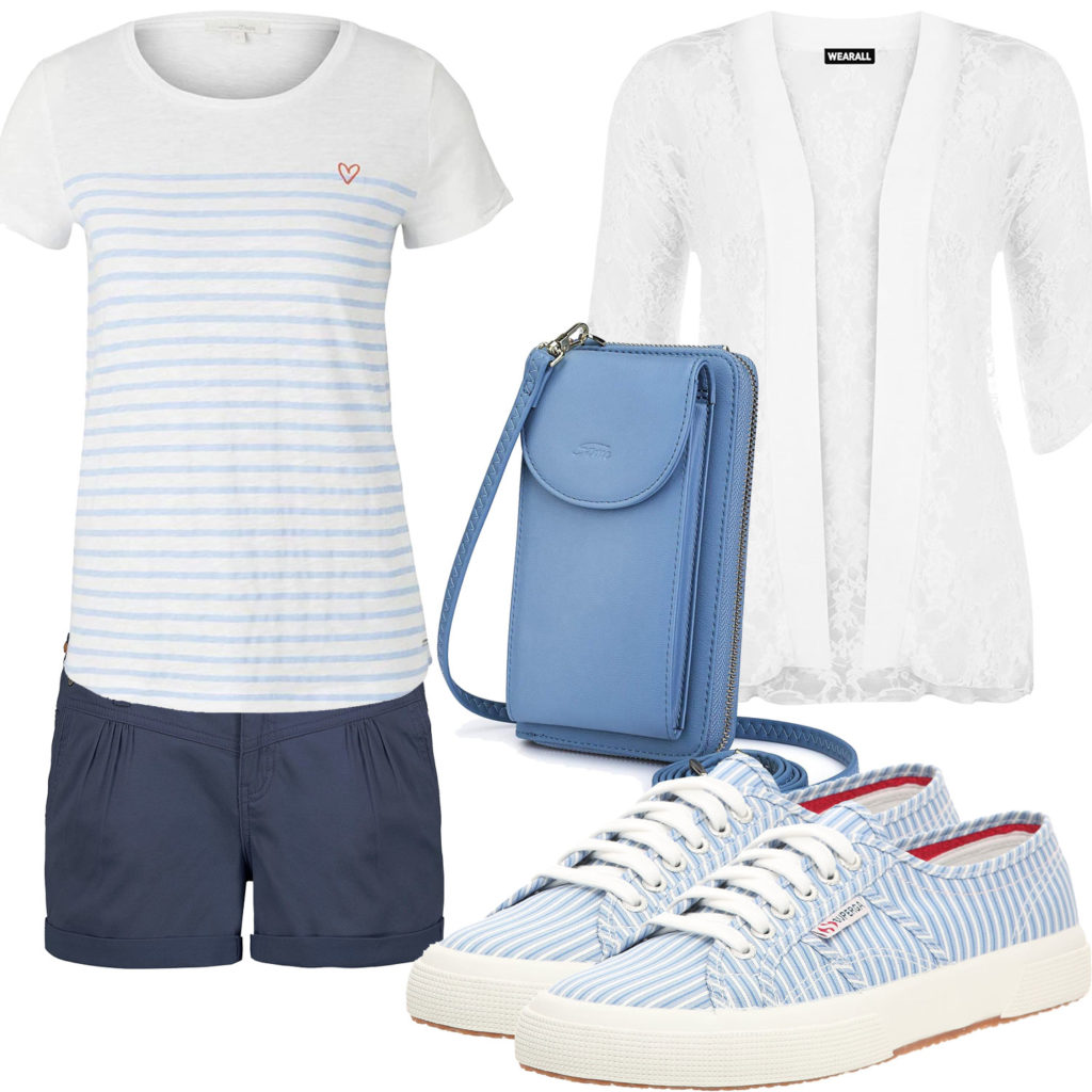 Sommer-Frauenoutfit in Hellblau und Weiß