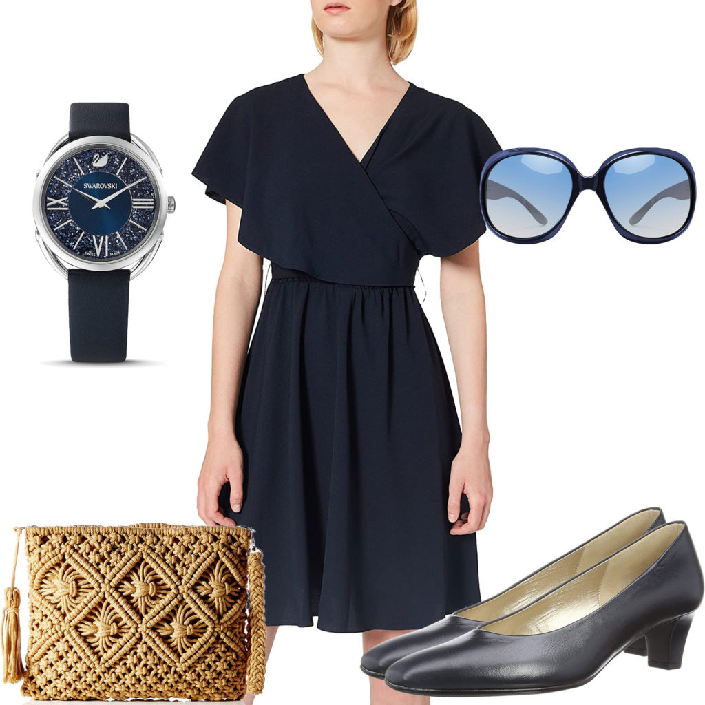 Dunkelblaues Frauenoutfit mit Kleid, Uhr und Brille