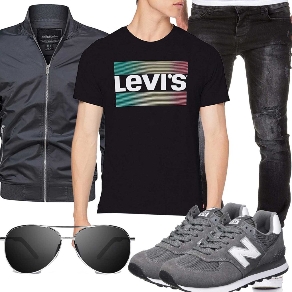 Sommer-Style mit schwarzem T-Shirt, Jeans und Brille