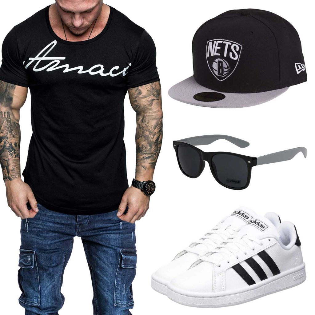 Schwarzes Herrenoutfit mit weißen Adidas Sneakern