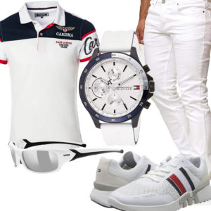 Weißes Herrenoutfit mit Poloshirt und Jeans